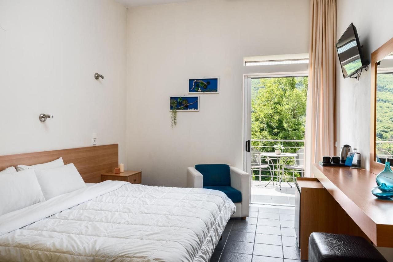 Gefiri Plakas Hotel, Tzoumerka Екстер'єр фото