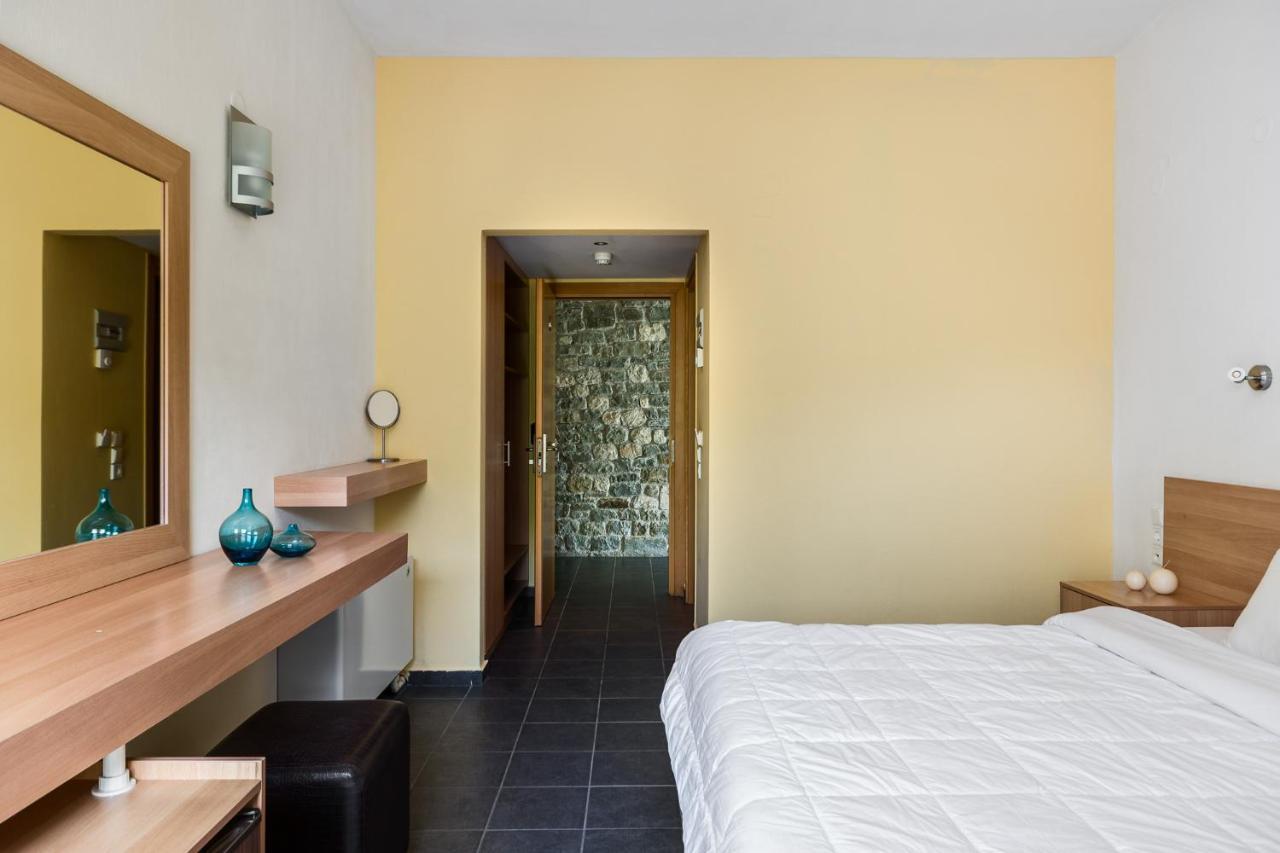 Gefiri Plakas Hotel, Tzoumerka Екстер'єр фото
