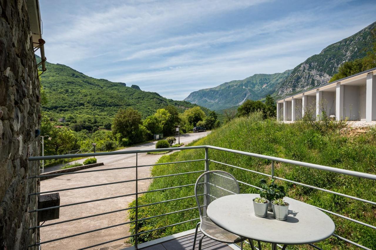 Gefiri Plakas Hotel, Tzoumerka Екстер'єр фото
