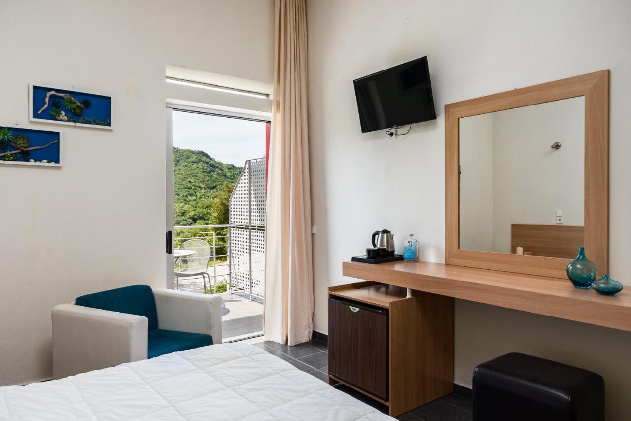 Gefiri Plakas Hotel, Tzoumerka Екстер'єр фото