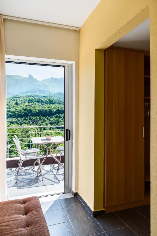 Gefiri Plakas Hotel, Tzoumerka Екстер'єр фото