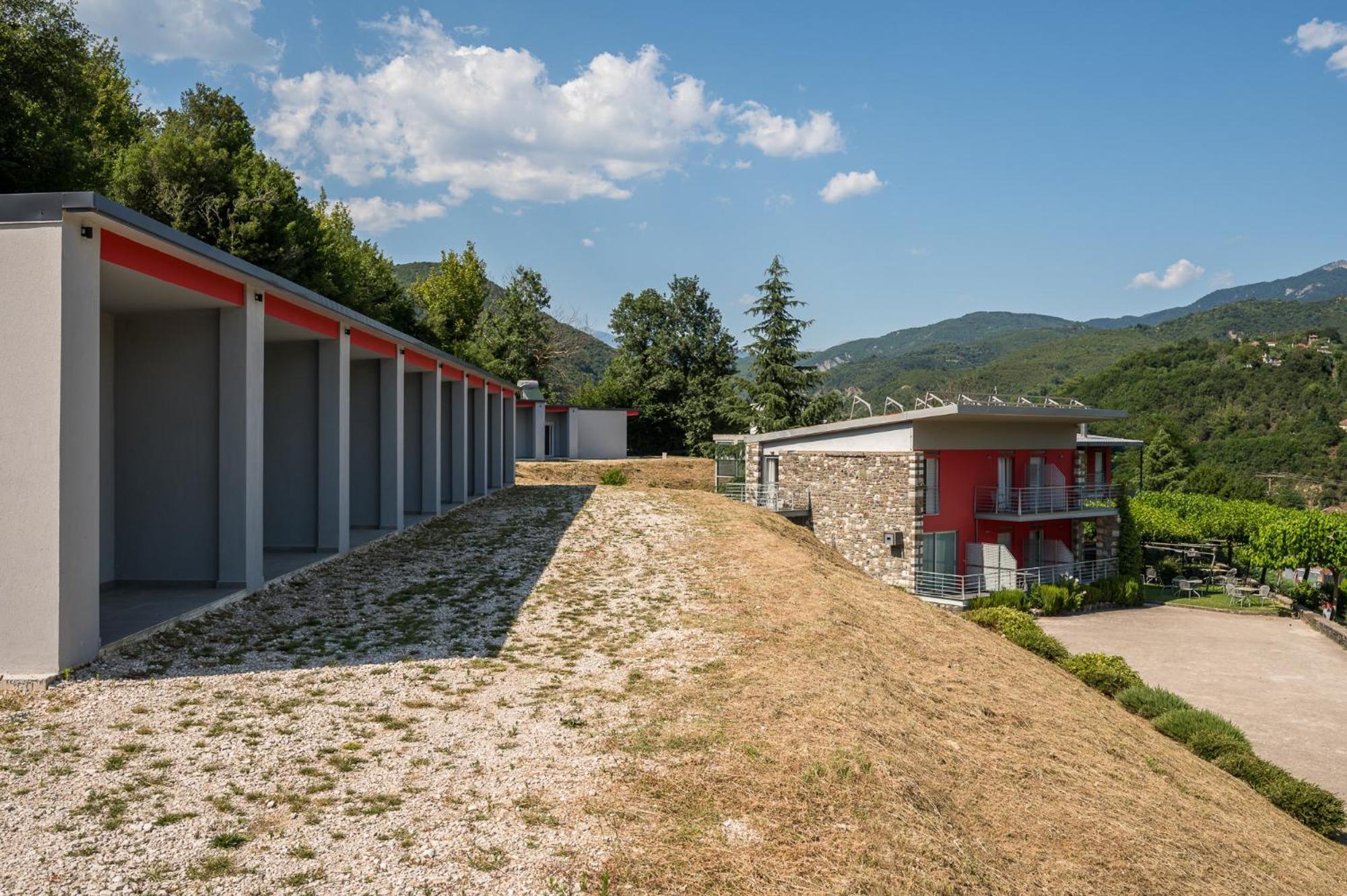 Gefiri Plakas Hotel, Tzoumerka Екстер'єр фото