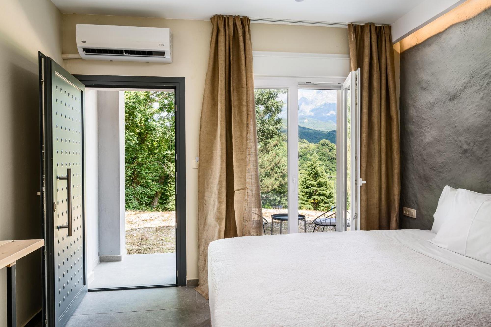 Gefiri Plakas Hotel, Tzoumerka Екстер'єр фото