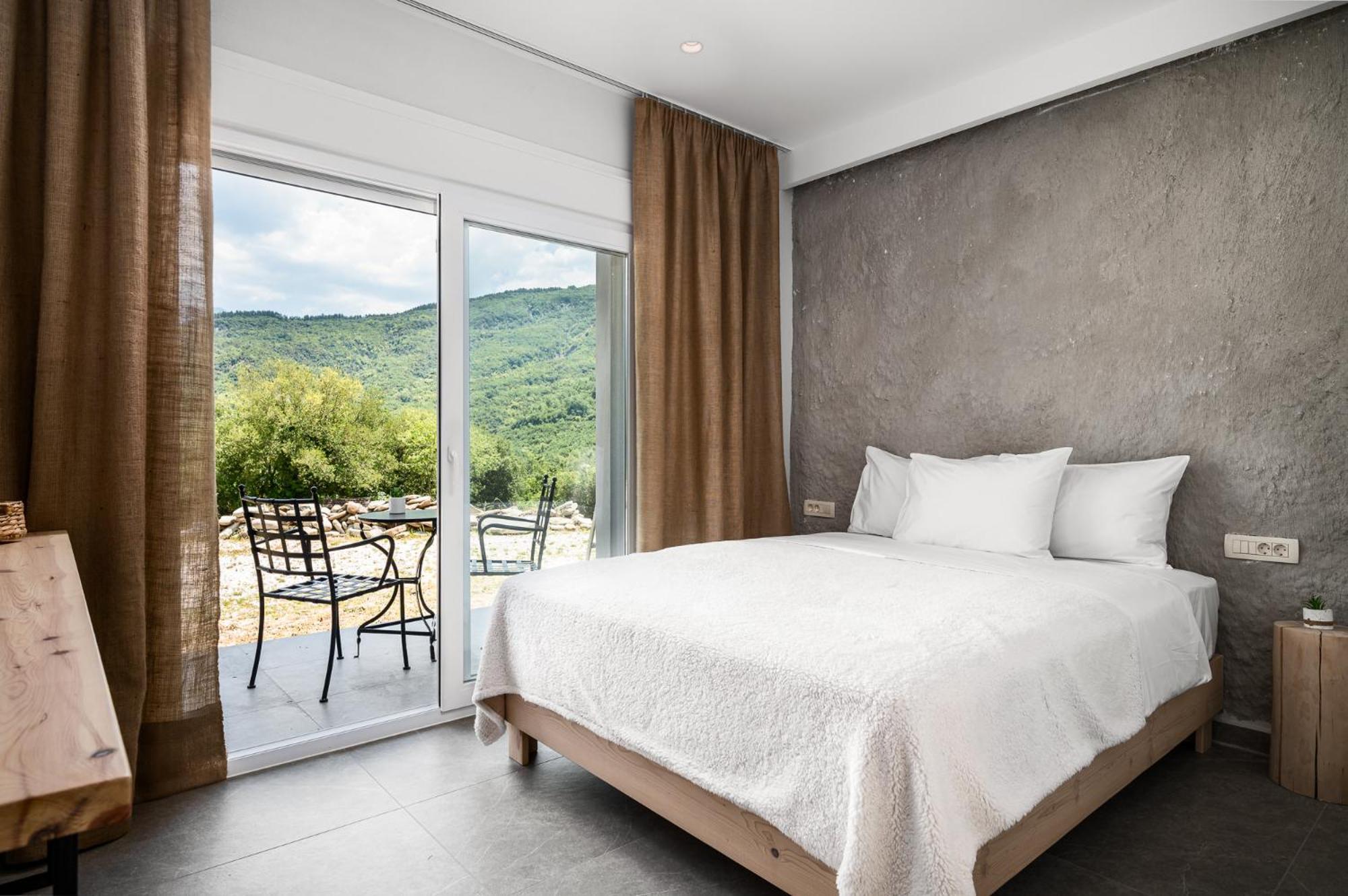 Gefiri Plakas Hotel, Tzoumerka Екстер'єр фото